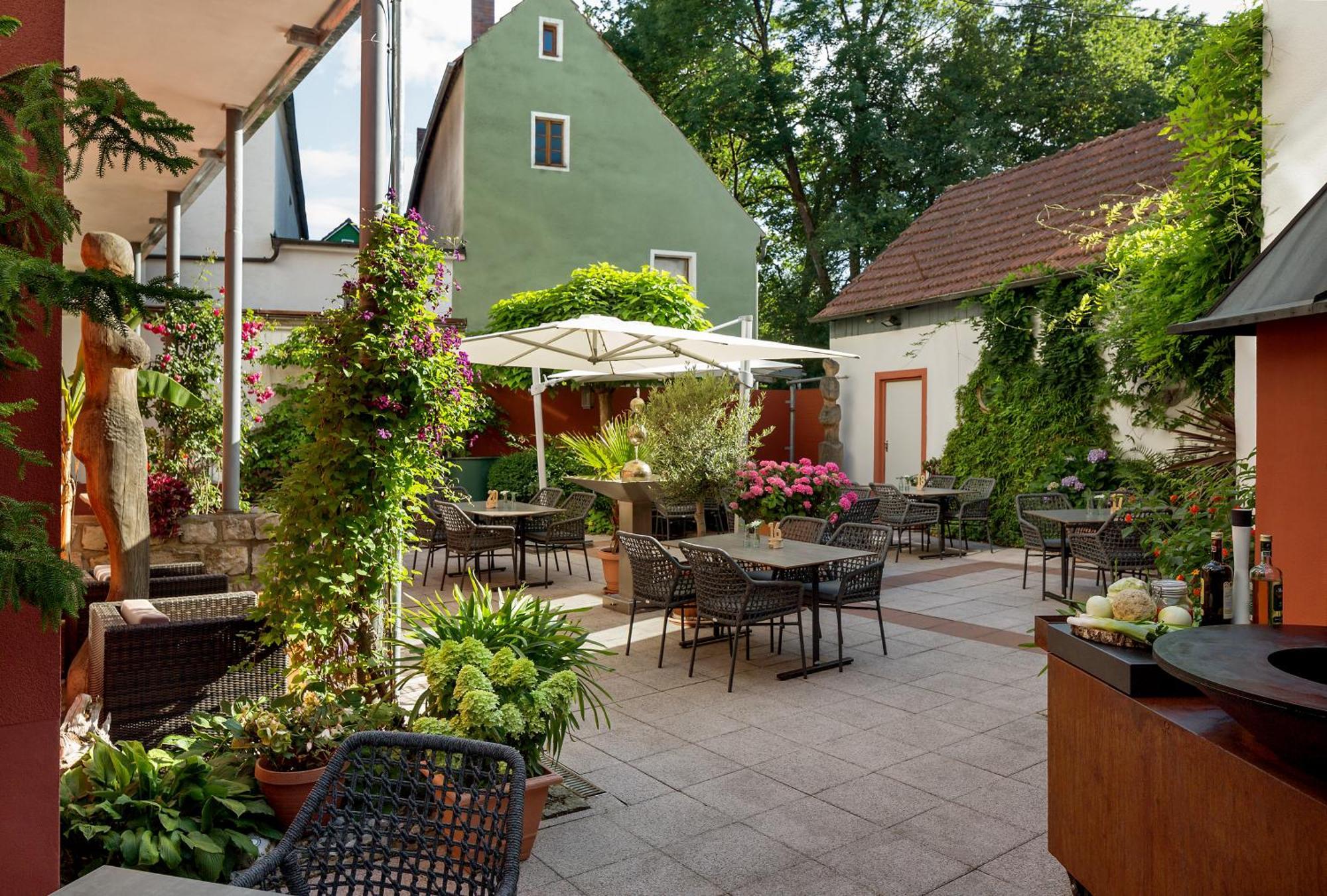 Wirtshaus & Hotel Goldener Greif Edelsfeld Exteriér fotografie