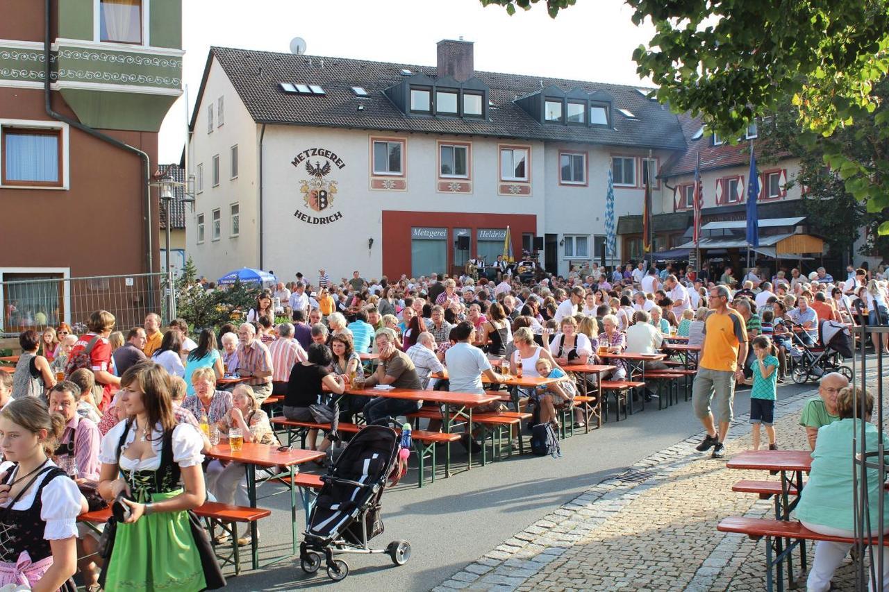 Wirtshaus & Hotel Goldener Greif Edelsfeld Exteriér fotografie